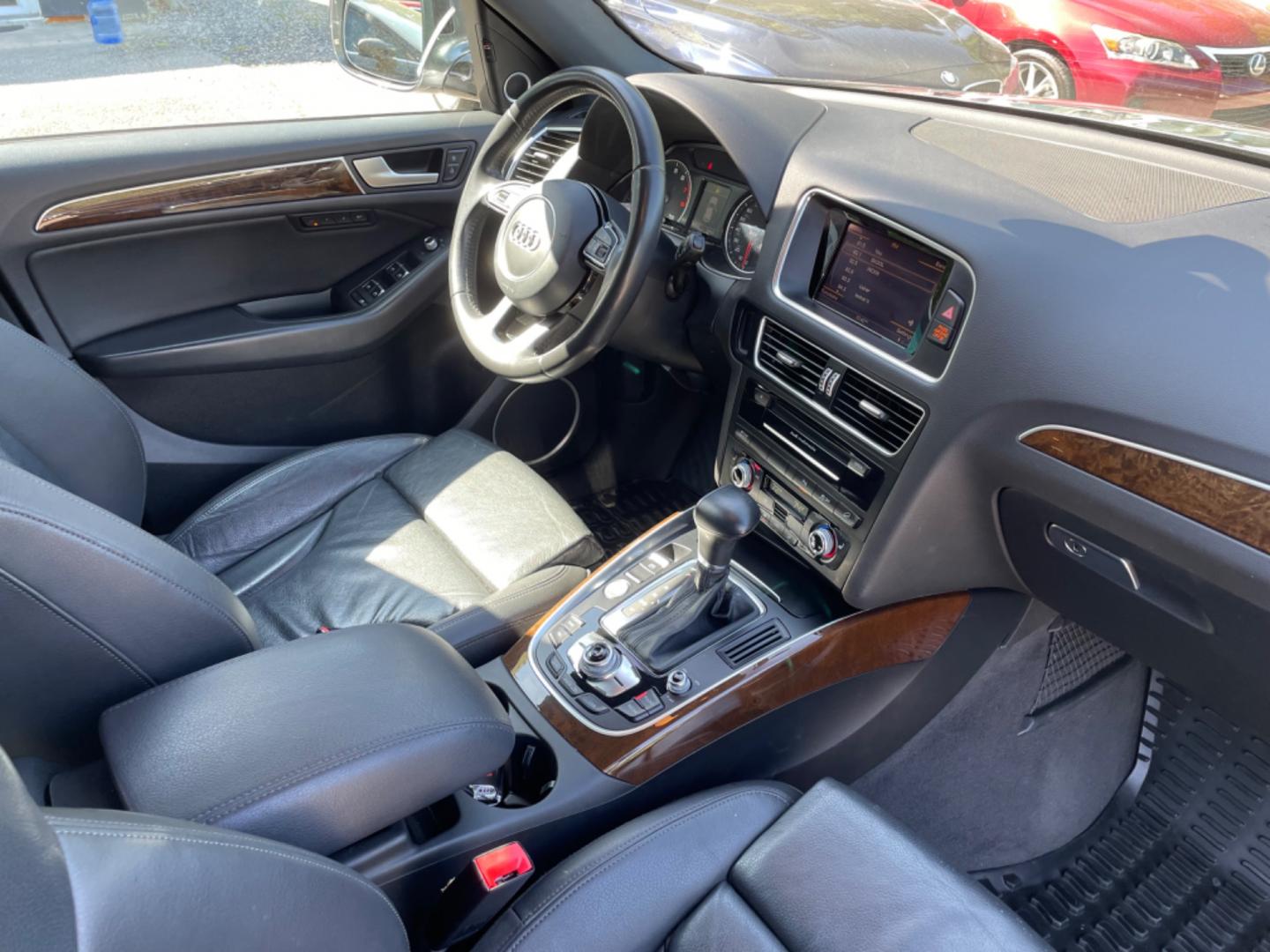 2015 GRAY AUDI Q5 2.0T QUATTRO PREMIUM PLUS (WA1LFAFP1FA) with an 2.0L engine, Automatic transmission, located at 5103 Dorchester Rd., Charleston, SC, 29418-5607, (843) 767-1122, 36.245171, -115.228050 - Photo#8